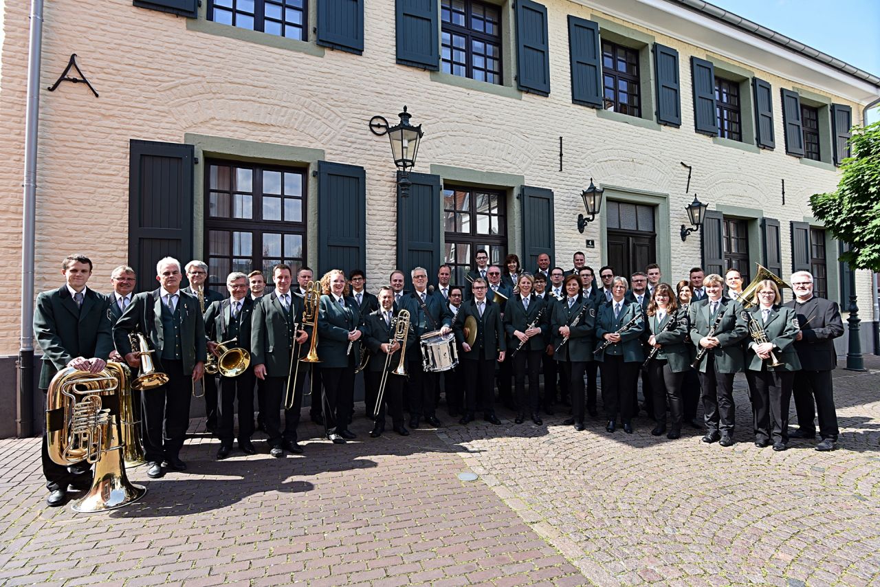 Gruppenbild vor Hannen Stammhaus